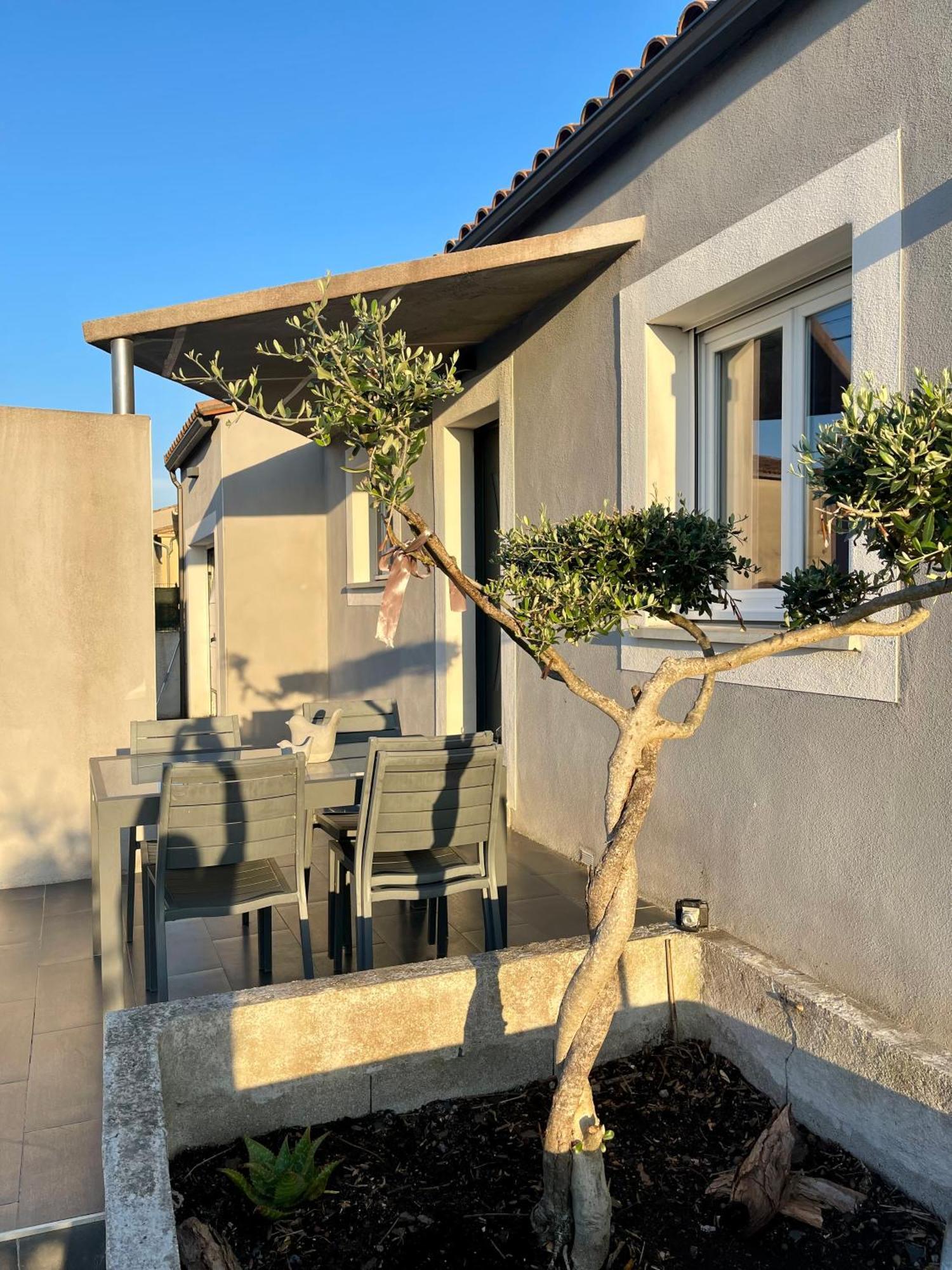L'Oliveras Pezens ภายนอก รูปภาพ